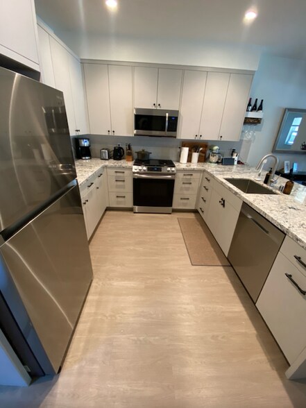 Stainless steel appliances - 605 W Anapamu St