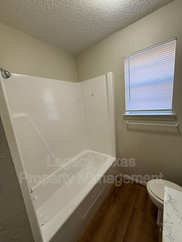 Building Photo - 1118 N Nolan River Rd