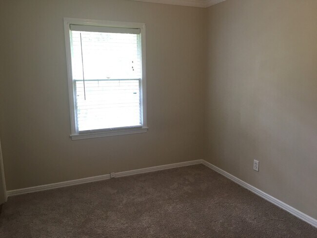 Building Photo - CLOSE TO THE UNIVERSITY OF SOUTH ALABAMA A...