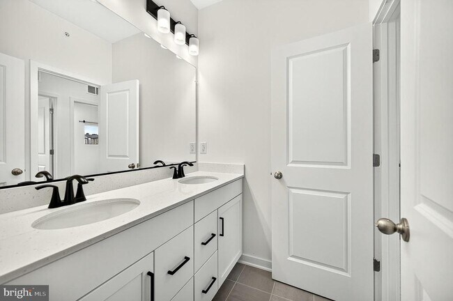 Building Photo - 20957 Bluebird Sq