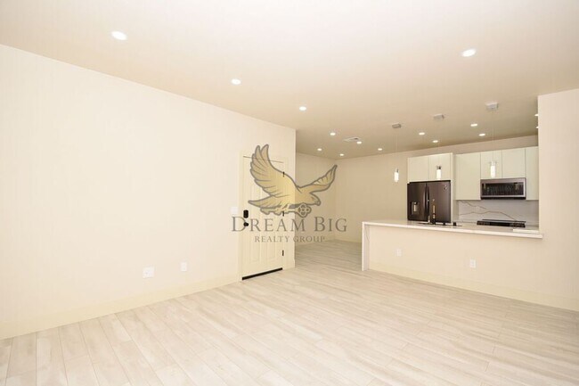 Building Photo - 8000 W Badura Ave