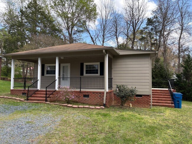 Building Photo - 3 BED, 2 BATH HOME LOCATED IN RAMSEUR