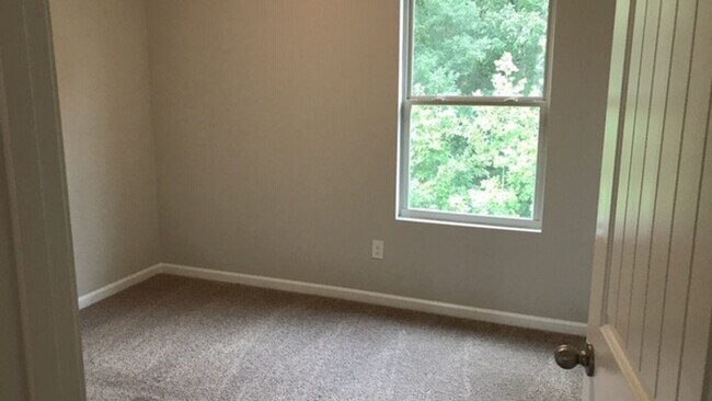 Building Photo - 4 Bedroom Single Family Home in Ellenwood ...