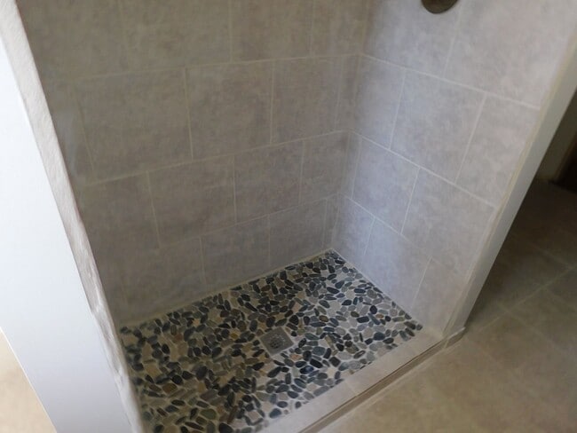 Building Photo - 2 Bedroom on Toombs