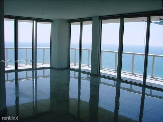 Building Photo - 3 br, 2.5 bath Condo - 6365 Collins Ave Im...