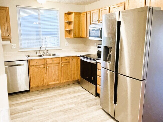 Building Photo - AVAILABLE NOW!  Charming Home in the Cottonwood Community!"