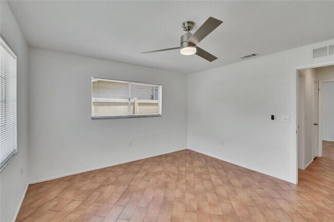 Building Photo - 1695 E Orangecrest Ave
