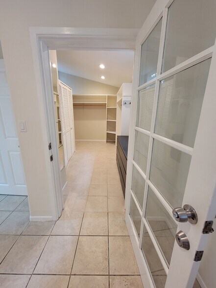 Building Photo - 5011 Lockhaven Ave