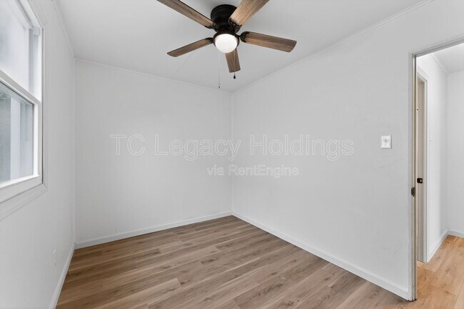 Building Photo - 1533 Hoffman Ave