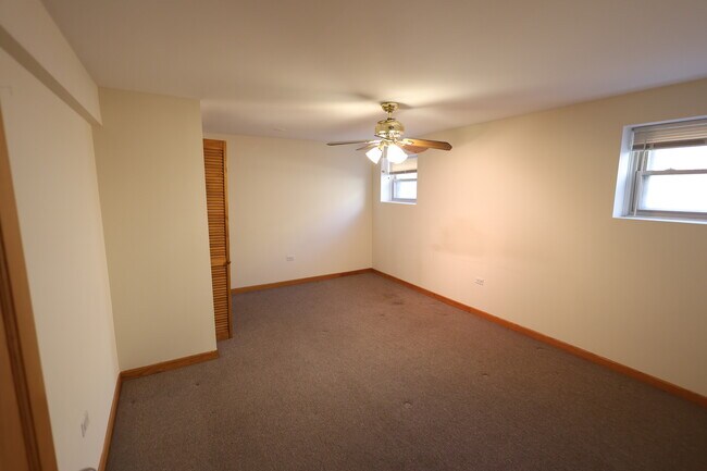 Building Photo - 9823 Linn Ave