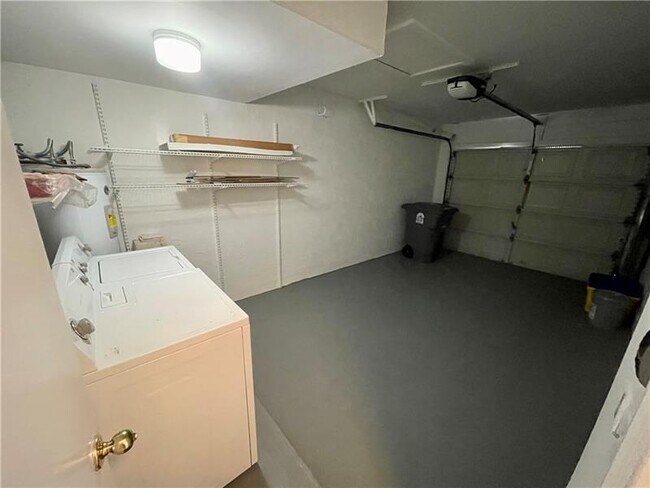Building Photo - 10253 Riverbend Terrace