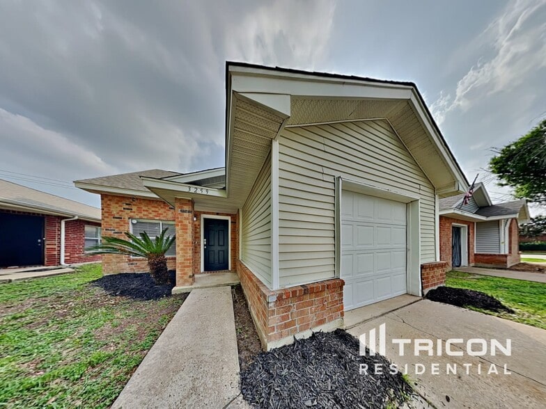 Building Photo - 3259 Jorns St