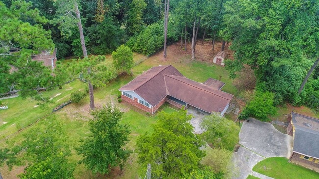 Building Photo - Your new home Awaits!