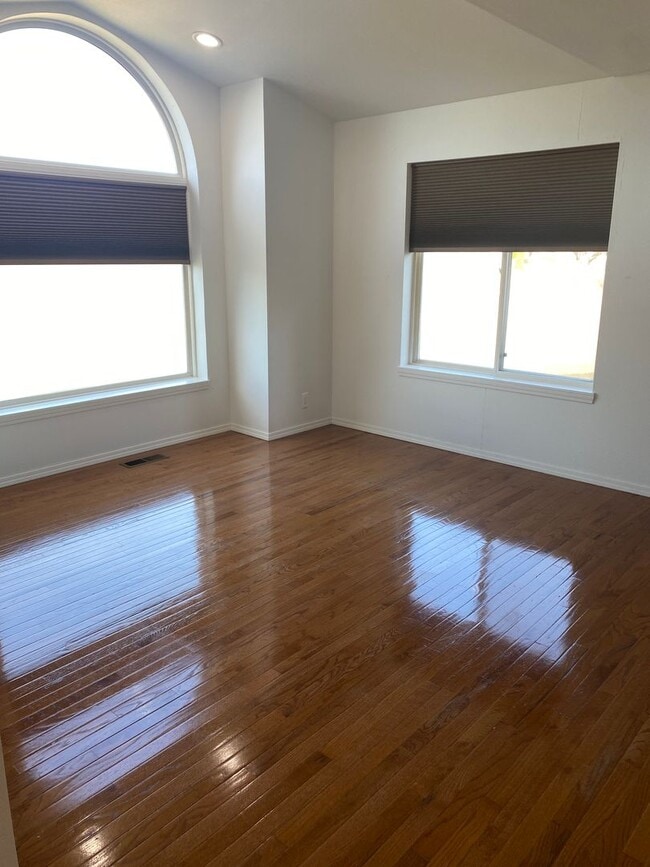 Building Photo - Beautiful Home in The Cove West Community