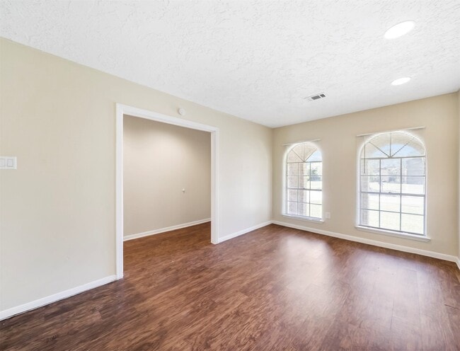 Building Photo - 7962 Southmeadow Dr