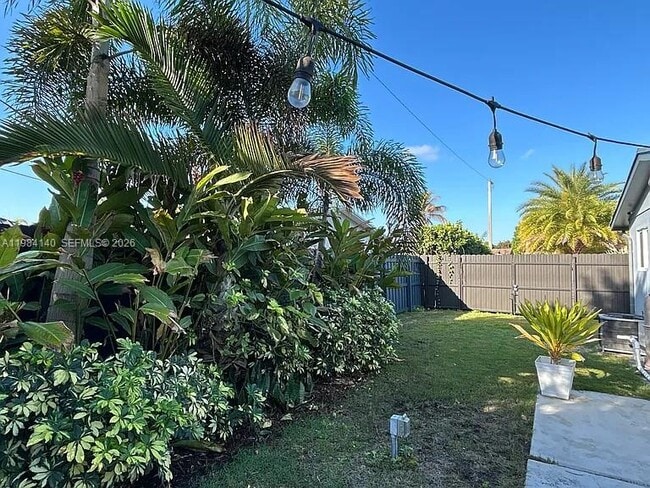 Building Photo - 16231 SW 99th Ct