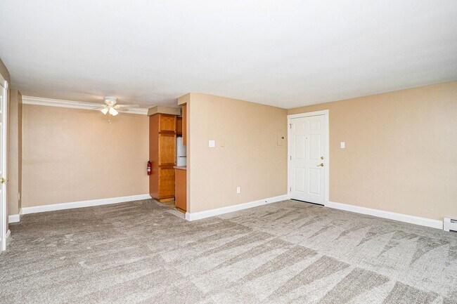 Building Photo - Almont Terrace - 730