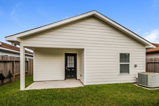 Building Photo - 12414 Shepherds Way
