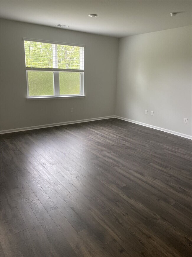 Building Photo - 268 Legends Vlg Lp