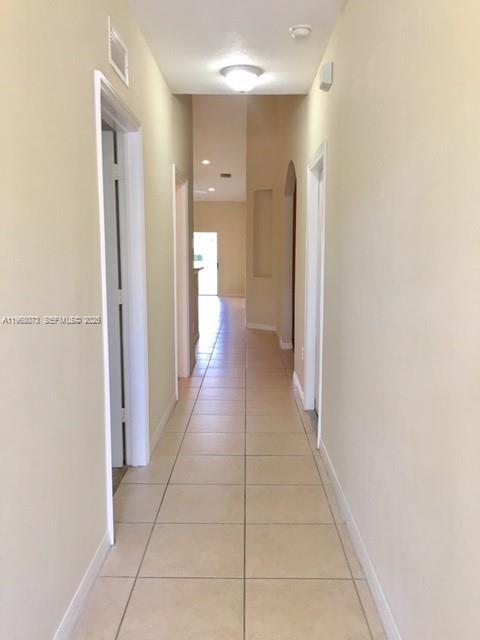 Building Photo - 3323 NE 11th Dr