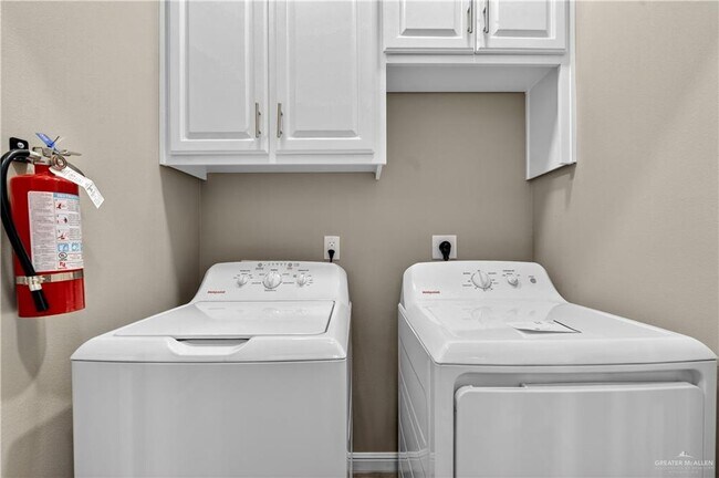 Building Photo - 15 Valle Vista St