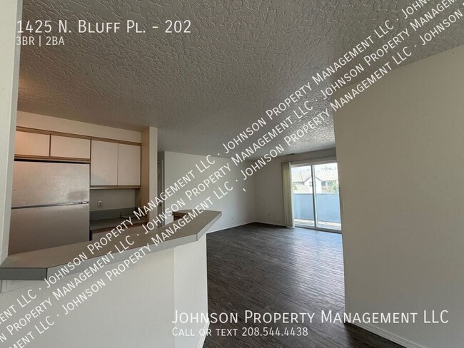 Building Photo - 1425 N Bluff Pl