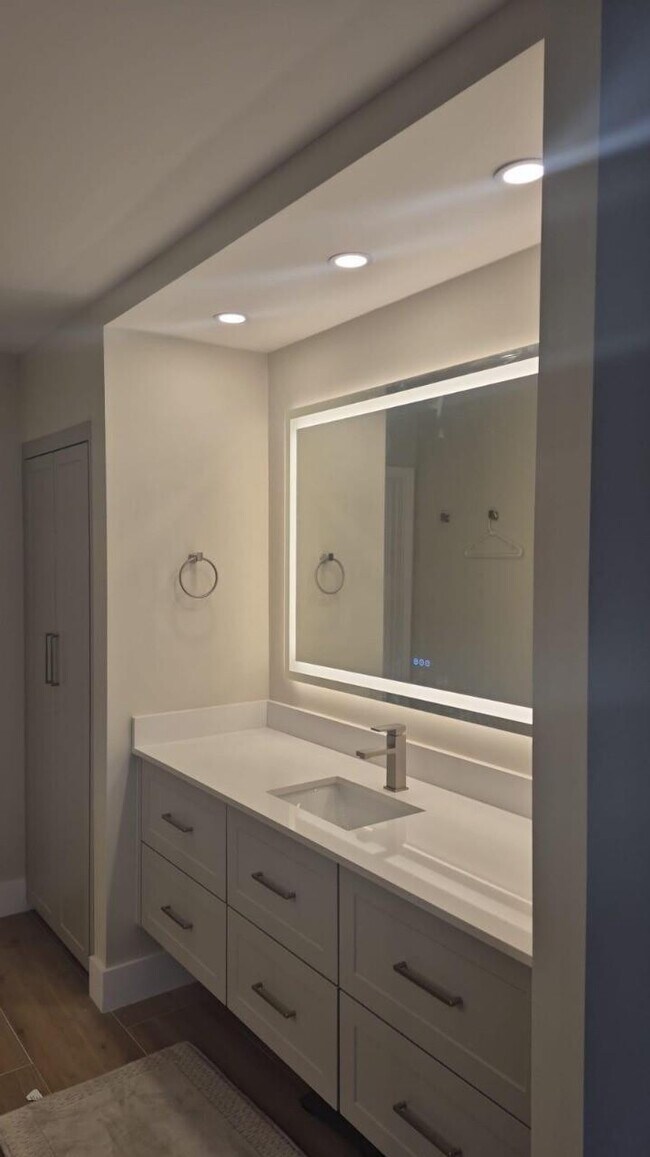 Building Photo - 5000 N Ocean Blvd