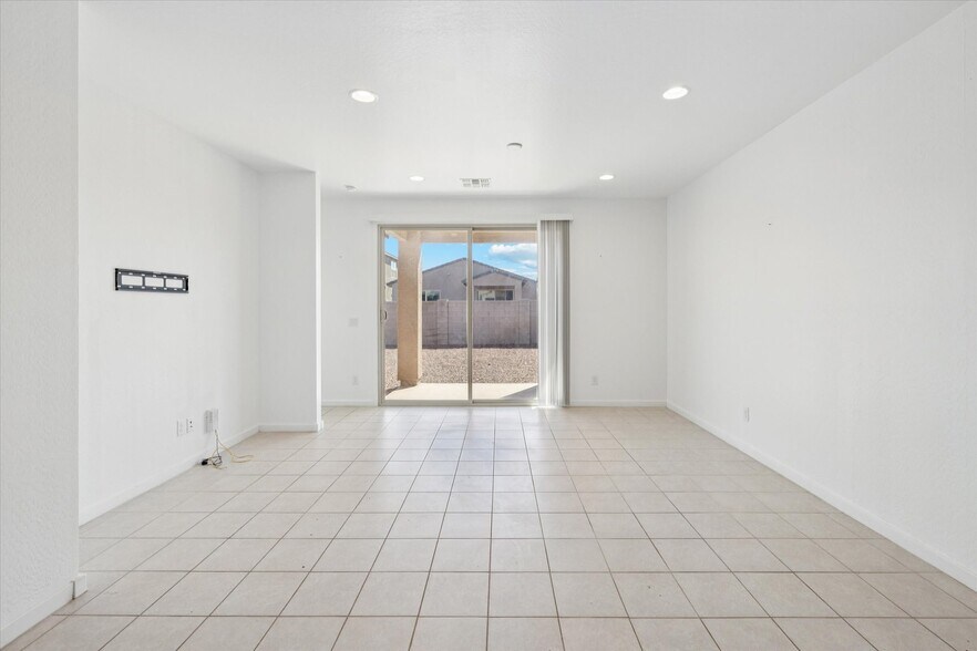 Building Photo - 4331 W Allen St