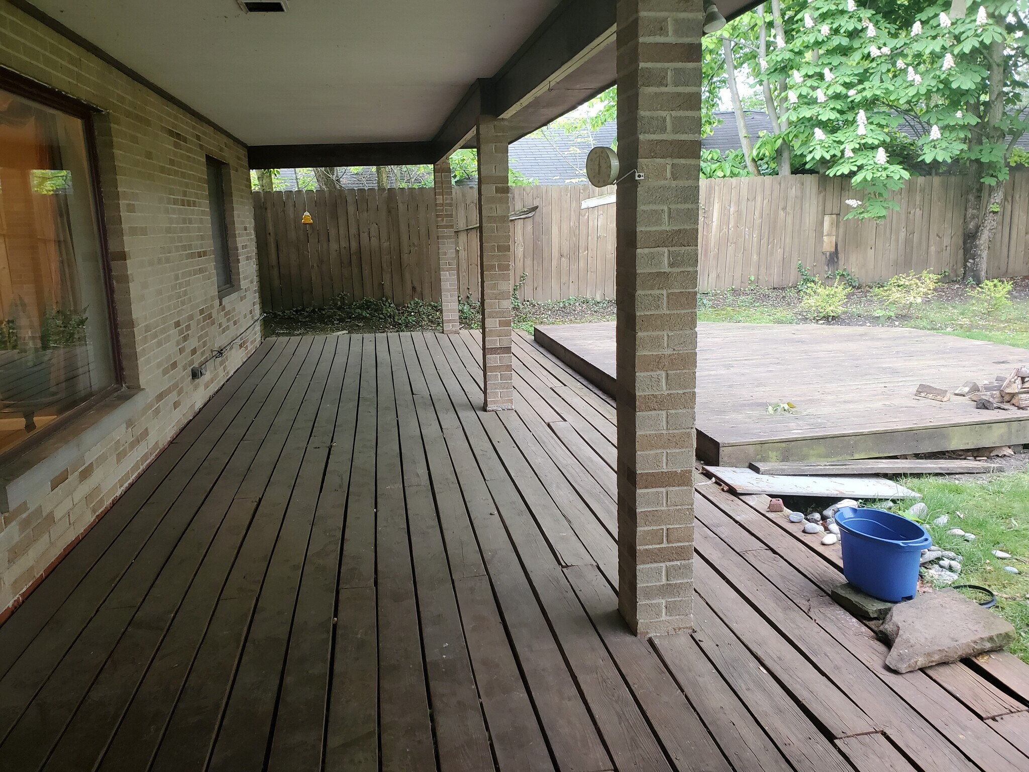 Building Photo - 25501 Edgecliff Dr