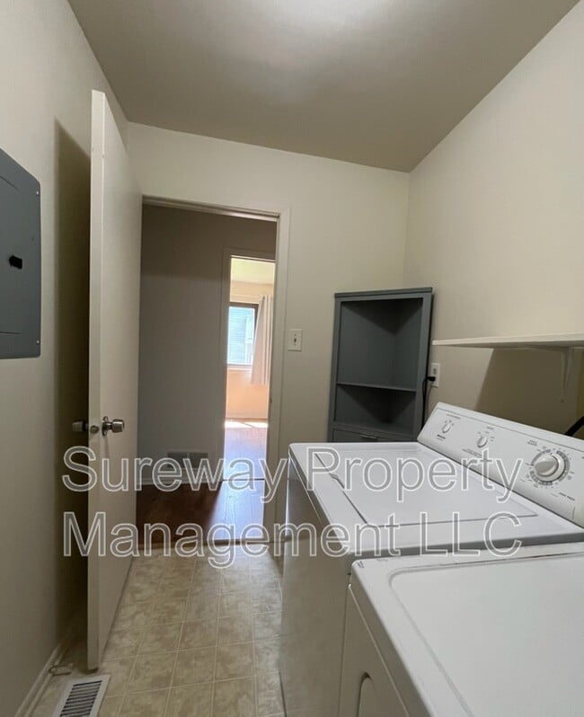 Building Photo - 1107 Woodhollow Dr