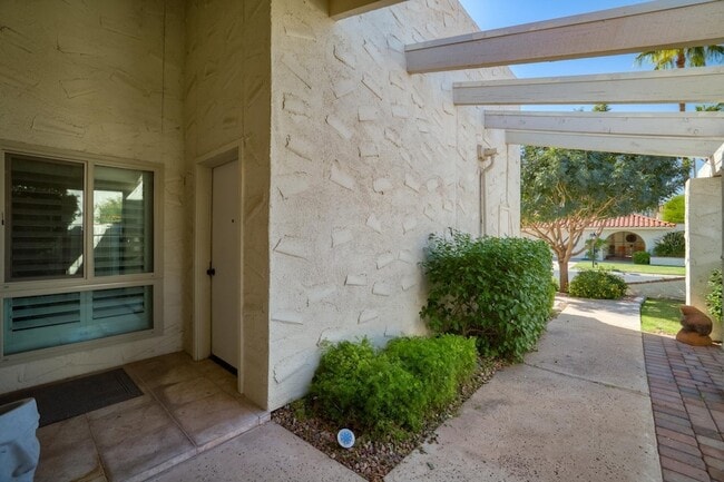 Building Photo - 5519 N 71st Pl