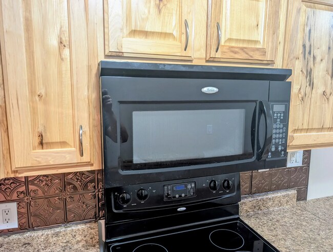 Building Photo - Spacious 1BR Condo – Pool Access & Utilities