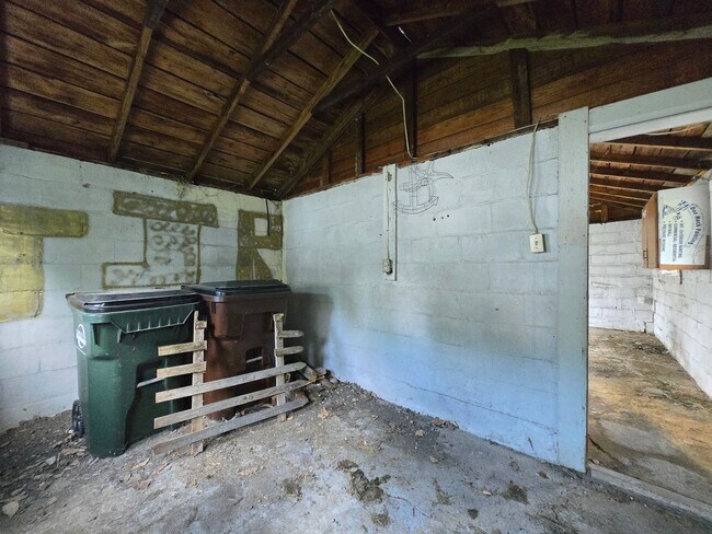 Building Photo - 2832 Rushland Dr