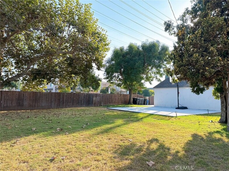 Building Photo - 2830 Winthrop Ave