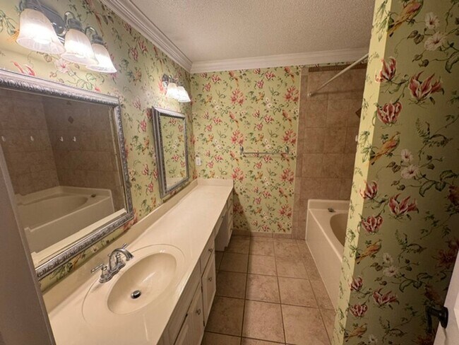 Building Photo - 483 Cambridge Way