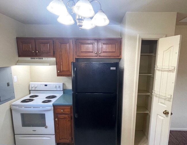 Building Photo - Duplex on Rice Road