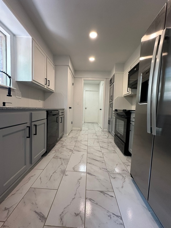 Building Photo - 8915 N Rockwell Dr