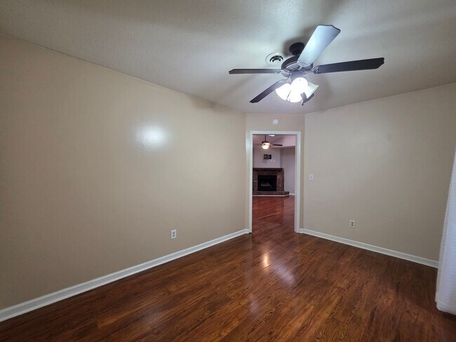 Building Photo - 109 Glencroft Rd
