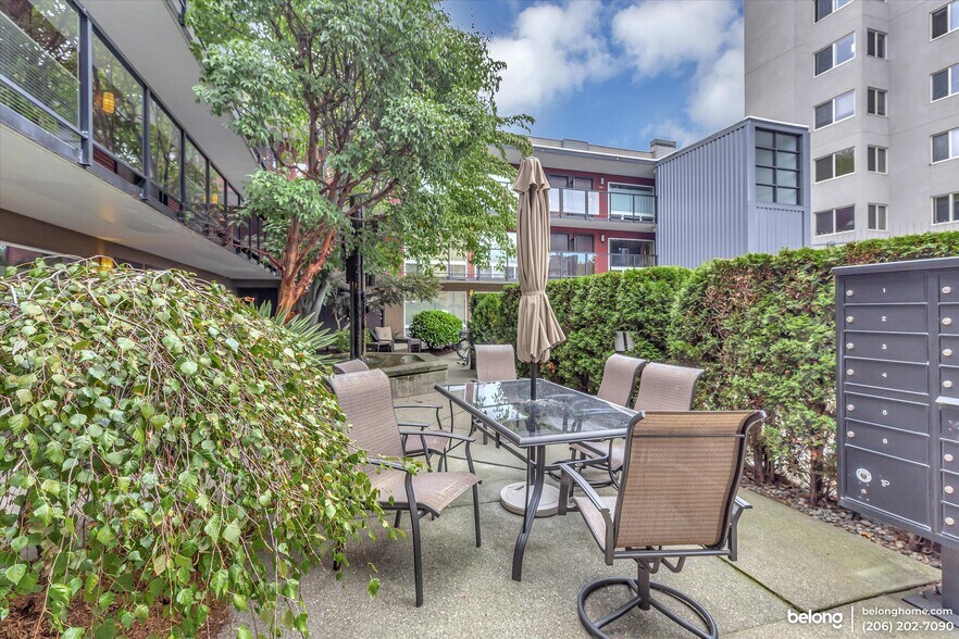 Building Photo - 752 Bellevue Ave E