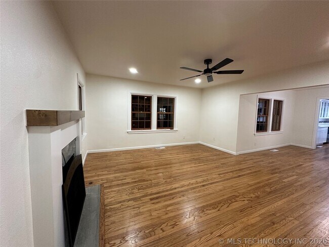 Building Photo - 1235 S Gary Pl