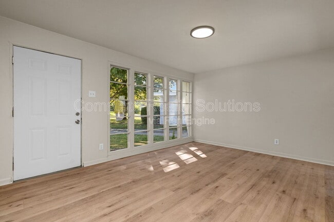 Building Photo - 1395 St Jean St