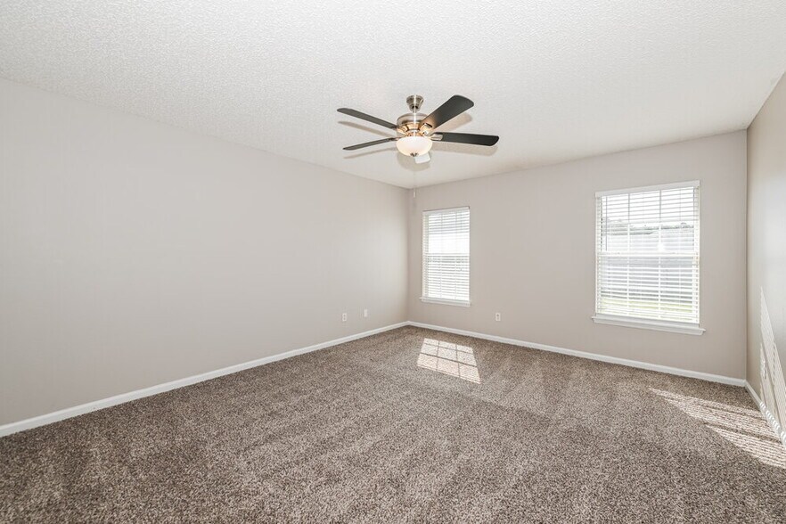 Building Photo - 9016 Redtail Dr