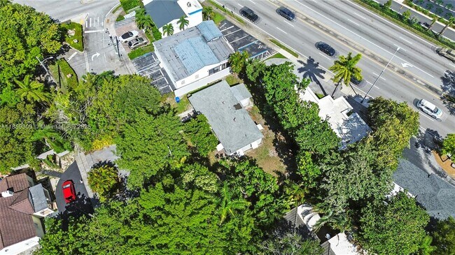 Building Photo - 2545 SW 27th Ln