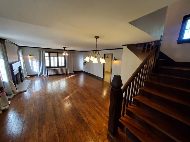 Building Photo - 750 N Auburndale St