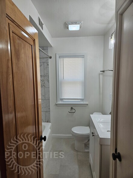 Building Photo - 2948 S 46th St