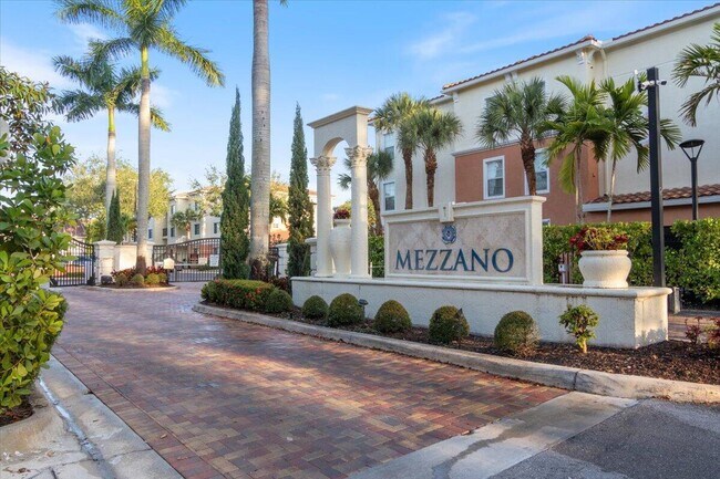 Building Photo - 9849 Baywinds Blvd