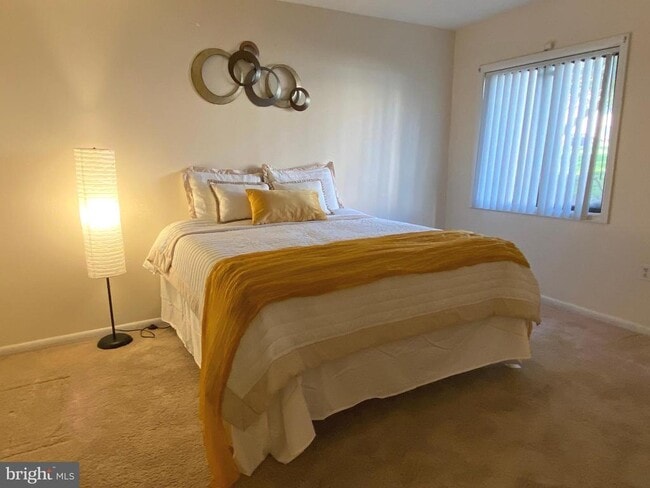 Building Photo - 6924 Hanover Pkwy