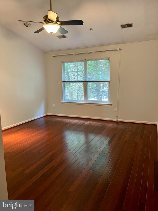 Building Photo - 518 Francis Nicholson Way