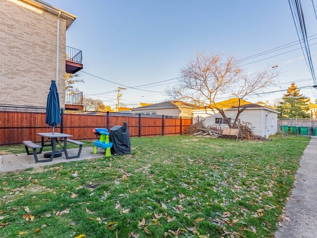 Building Photo - 1521 Grove Ave