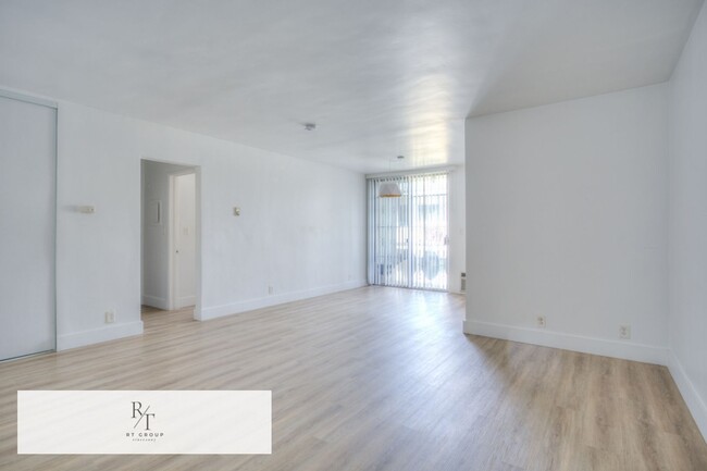 Building Photo - Remodeled 1-Bedroom Condo in Prime Hancock...